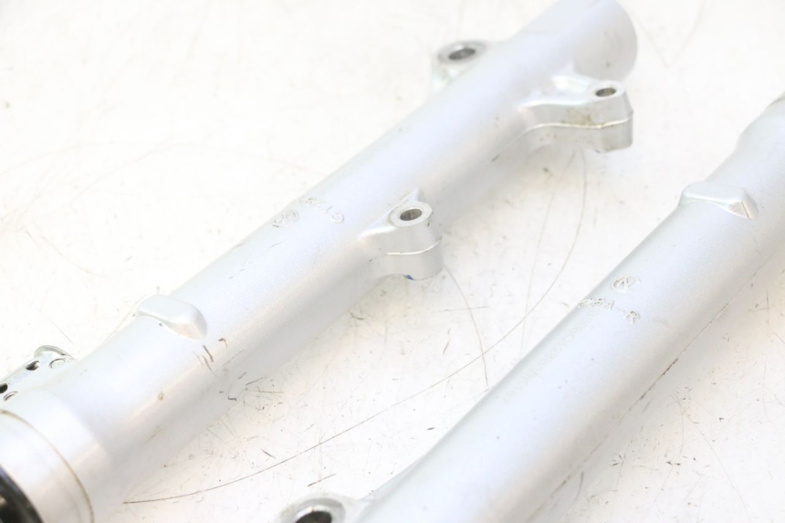photo de BOTELLA HORQUILLA  HONDA CRF CR-F 125 (2020 - 2021) - Detalles de los puntos de fijación