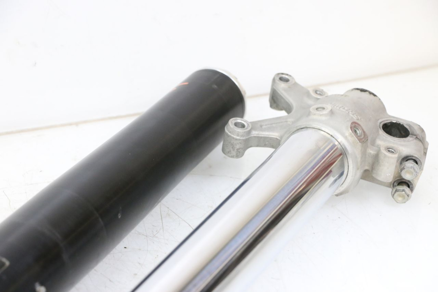 photo de BOTELLA HORQUILLA  HONDA CRF R 250 (2020 - 2021) - Zoom sobre los componentes