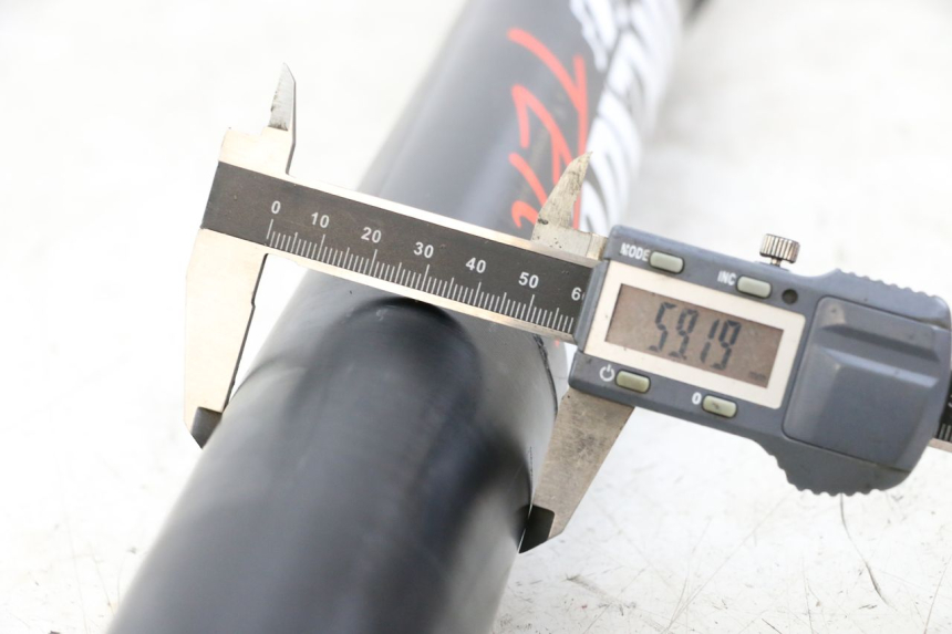 photo de BOTELLA HORQUILLA  HONDA CRF R 250 (2020 - 2021) - Zoom estado de uso