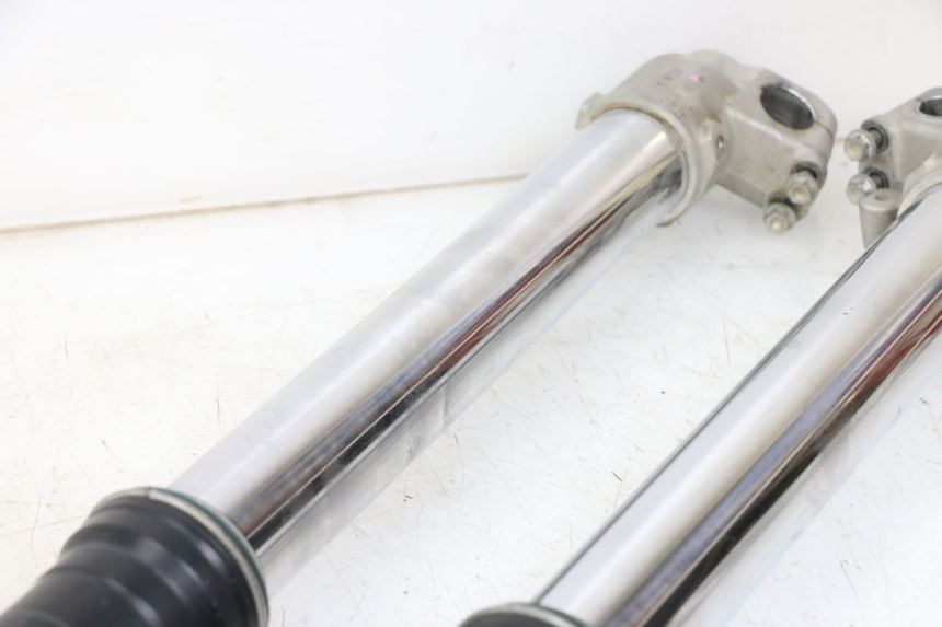 photo de BOTELLA HORQUILLA  HONDA CRF R 250 (2020 - 2021) - Detalles de los puntos de fijación