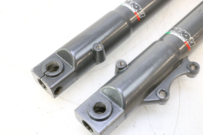 photo de BOTELLA HORQUILLA  HM HONDA CRM DERAPAGE RR 50 (2006 - 2017) - Detalles de los puntos de fijación