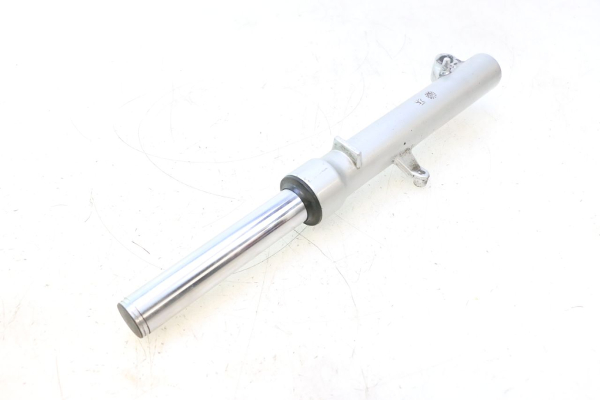 photo de BOTELLA HORQUILLA DERECHA  APRILIA ATLANTIC S 125 (2010 - 2013) - Primer plano técnico