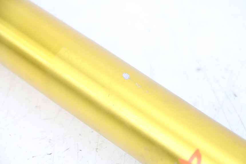 photo de BOTELLA HORQUILLA DERECHA  BMW G310 R 310 (2016 - 2020) - Primer plano técnico