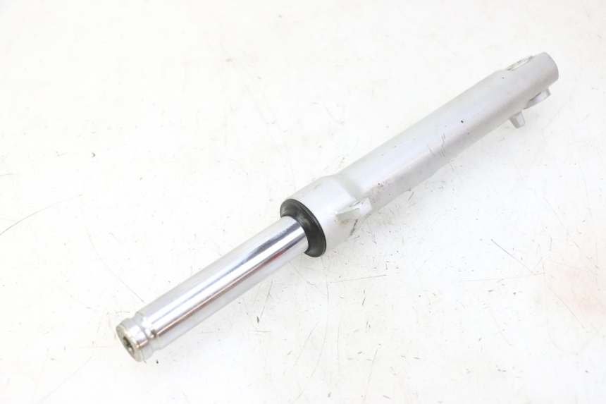 photo de BOTELLA HORQUILLA DERECHA  PEUGEOT KISBEE 4T 50 (2018 - 2022) - Zoom estado de uso