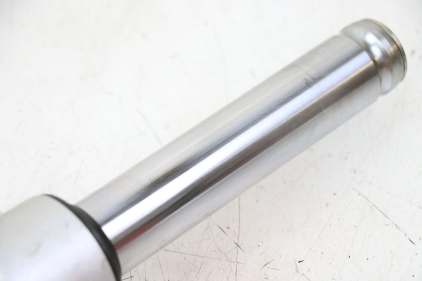 photo de BOTELLA HORQUILLA DERECHA  PEUGEOT KISBEE 4T 50 (2018 - 2022) - Estado de la superficie y material