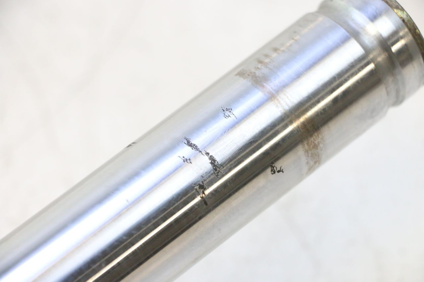 photo de BOTELLA HORQUILLA DERECHA  KYMCO SUPER 8 2T 50 (2007 - 2013) - Detalles de los puntos de fijación