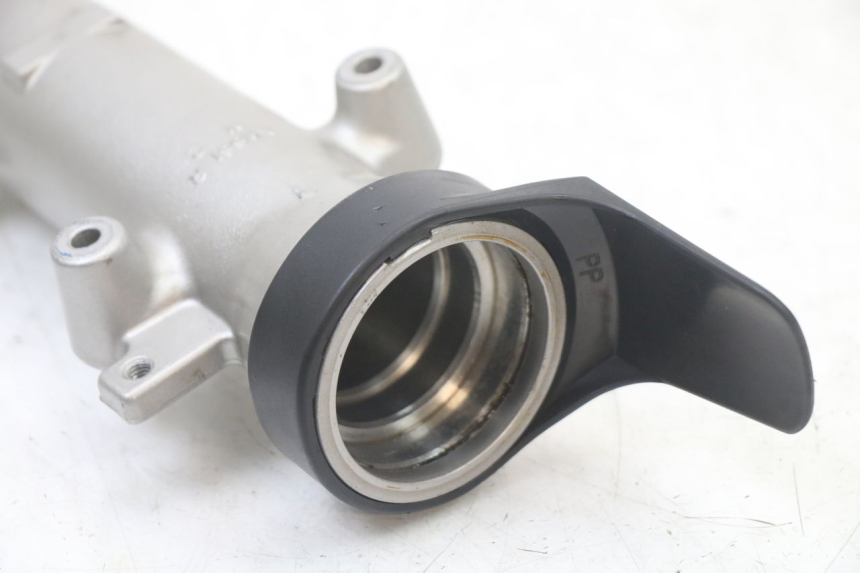 photo de BOTELLA HORQUILLA DERECHA  SUZUKI GSF S BANDIT 600 (2000 - 2004) - Detalles de los puntos de fijación