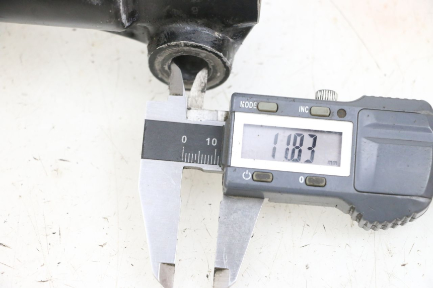 photo de BOTELLA HORQUILLA DERECHA  YAMAHA TTR 125 (2000 - 2020) - Zoom estado de uso