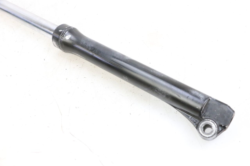 photo de BOTELLA HORQUILLA DERECHA  YAMAHA TTR 125 (2000 - 2020) - Estado de la superficie y material