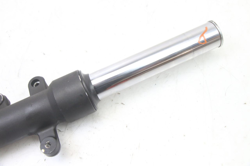 photo de BOTELLA HORQUILLA DERECHA  YAMAHA X-MAX XMAX 125 (2010 - 2013) - Zoom estado de uso