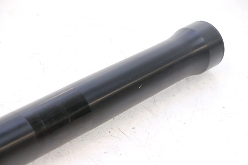 photo de BOTELLA HORQUILLA DERECHA  YAMAHA YZF R6 600 (2008 - 2009) - Primer plano técnico