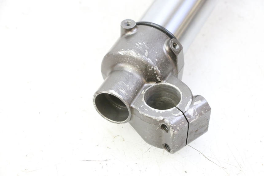 photo de BOTELLA HORQUILLA DERECHA  YAMAHA YZF YZ-F 450 (2014 - 2016) - Primer plano de alta resolución