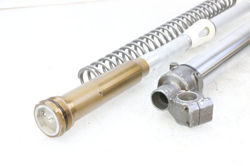 photo de BOTELLA HORQUILLA DERECHA  YAMAHA YZF YZ-F 450 (2014 - 2016) - Enfoque en la estructura