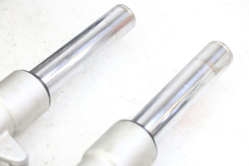 photo de BOTELLA HORQUILLA  PEUGEOT ELYSTAR 125 (2002 - 2007) - Detalles de los puntos de fijación