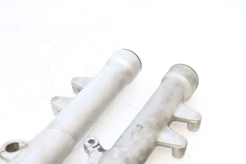 photo de BOTELLA HORQUILLA  PEUGEOT ELYSTAR 50 (2002 - 2014) - Detalles de los puntos de fijación