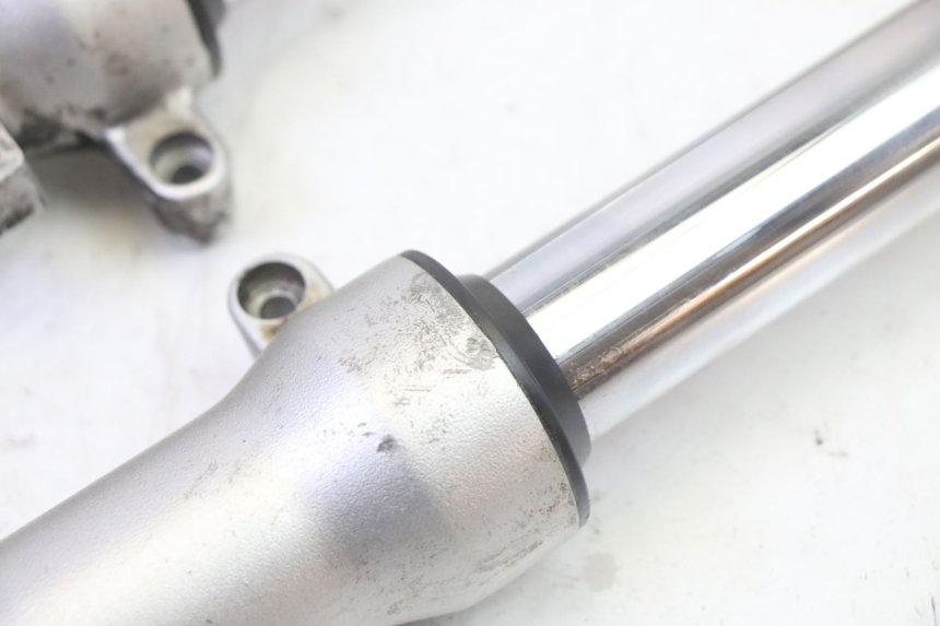 photo de BOTELLA HORQUILLA  HONDA FES S-WING SWING ABS 125 (2007 - 2015) - Detalles de los puntos de fijación