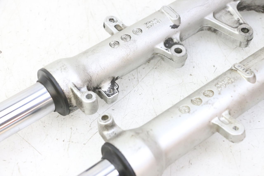 photo de BOTELLA HORQUILLA  HONDA FES S-WING SWING ABS 125 (2007 - 2015) - Detalles de los puntos de fijación