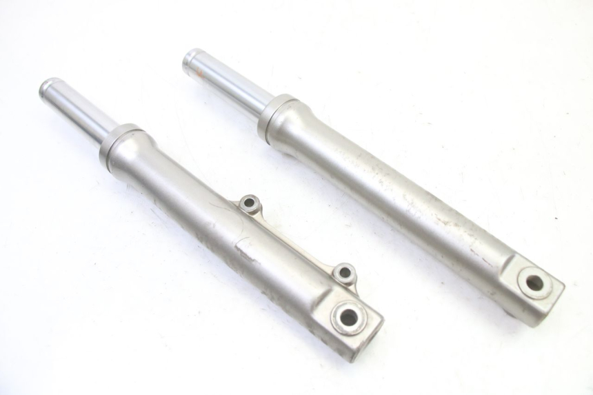 photo de TUBO DE HORQUILLA SYM FIDDLE 2 50 (2008 - 2013) - Detalles de los puntos de fijación