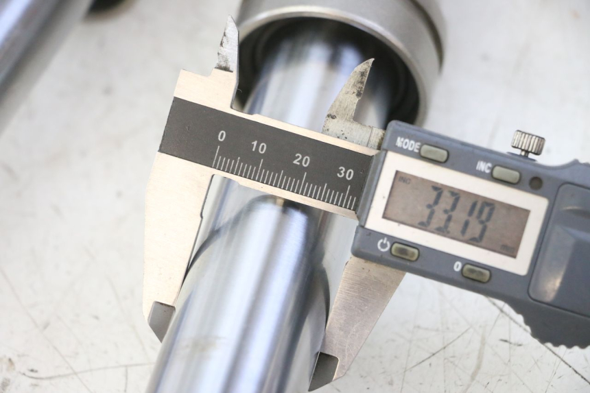 photo de BOTELLA HORQUILLA  SYM FIDDLE 2 S 125 (2012 - 2014) - Detalle de la pieza