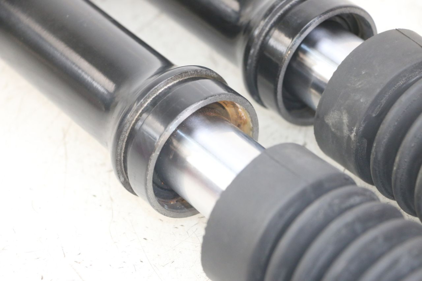 photo de TUBO DE HORQUILLA SYM FIDDLE 3 III 125 (2014 - 2020) - Detalles de los puntos de fijación