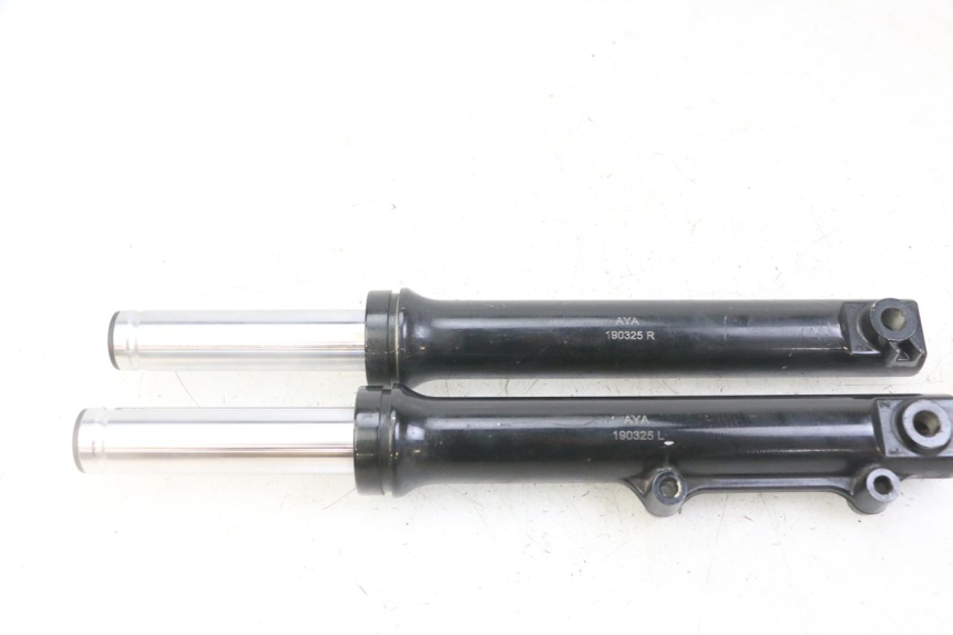 photo de BOTELLA HORQUILLA  SYM FIDDLE 3 III 50 (2014 - 2020) - Otra perspectiva