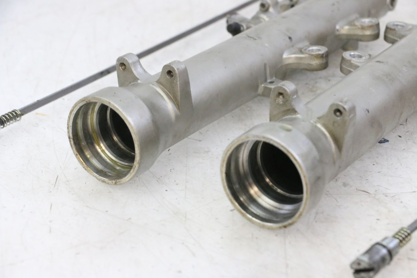 photo de BOTELLA HORQUILLA  YAMAHA FJ 36Y 1100 (1984 - 1985) - Zoom sobre los componentes