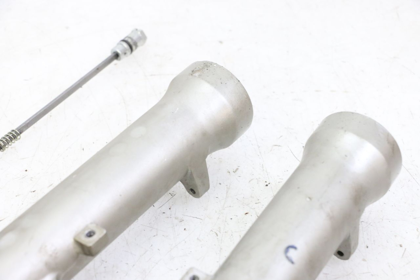 photo de BOTELLA HORQUILLA  YAMAHA FJ 36Y 1100 (1984 - 1985) - Primer plano de alta resolución