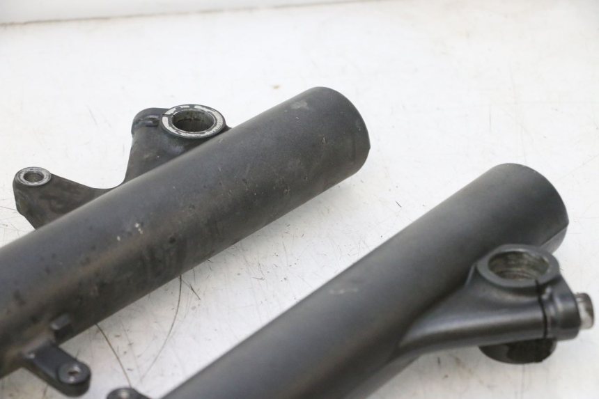 photo de BOTELLA HORQUILLA  HONDA FJS SILVER WING SILVERWING 400 (2005 - 2008) - Primer plano de alta resolución