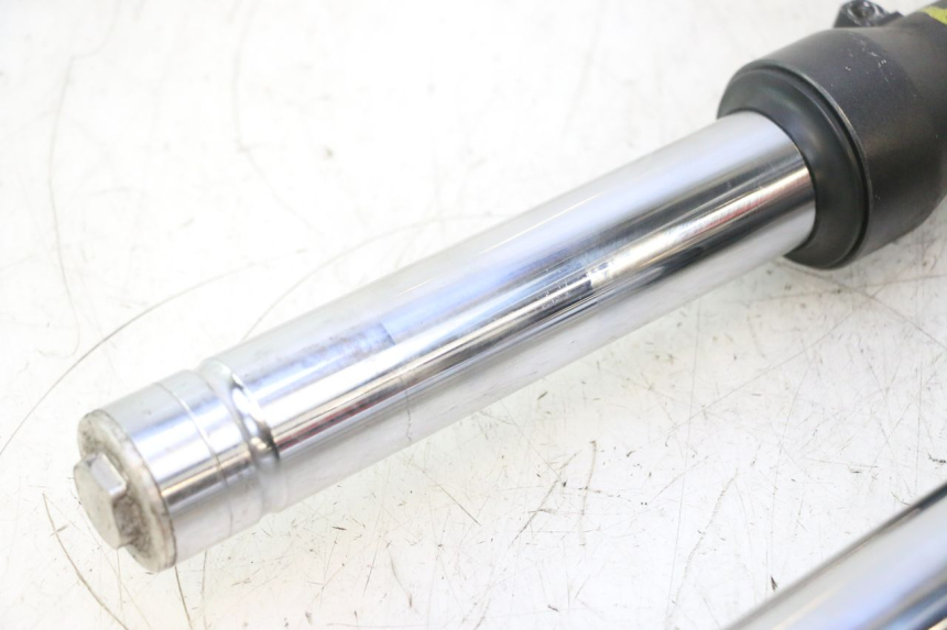 photo de BOTELLA HORQUILLA  HONDA FJS SILVER WING SILVERWING 400 (2005 - 2008) - Enfoque en la estructura