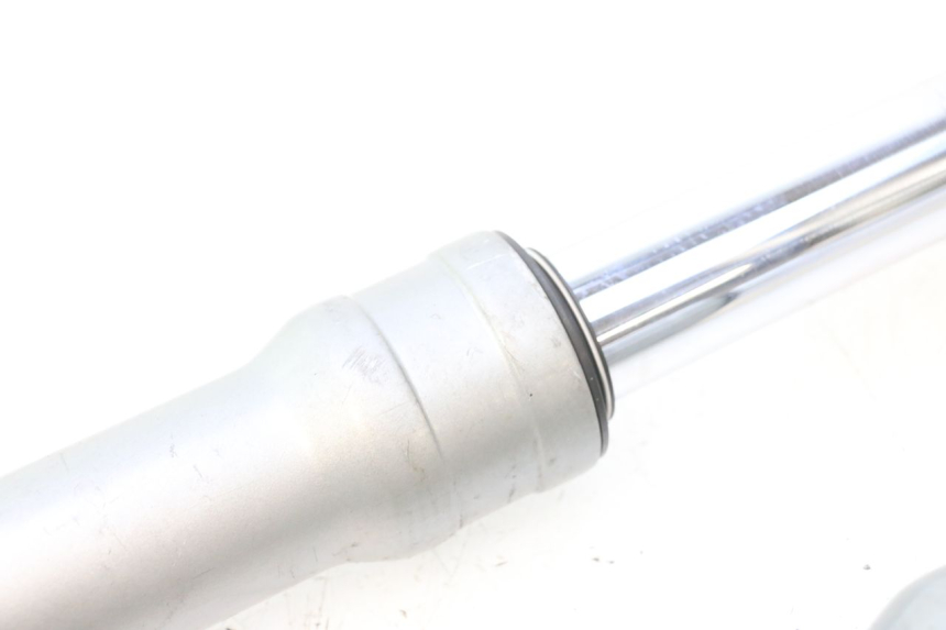 photo de TUBO DE HORQUILLA PIAGGIO FLY 2T 50 (2004 - 2017) - Primer plano técnico