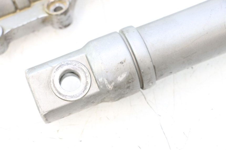 photo de TUBO DE HORQUILLA PIAGGIO FLY 2T 50 (2004 - 2017) - Detalles de los puntos de fijación