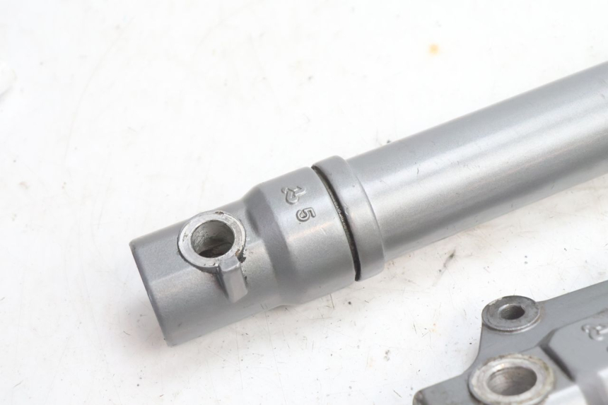 photo de TUBO DE HORQUILLA PIAGGIO FLY 2T 50 (2004 - 2017) - Primer plano de alta resolución