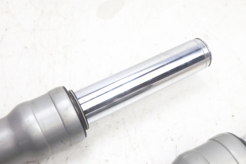 photo de TUBO DE HORQUILLA PIAGGIO FLY 2T 50 (2004 - 2017) - Detalles de los puntos de fijación