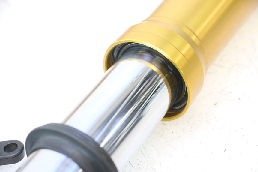 photo de BOTELLA HORQUILLA  YAMAHA FZ8 800 (2010 - 2016) - Primer plano técnico