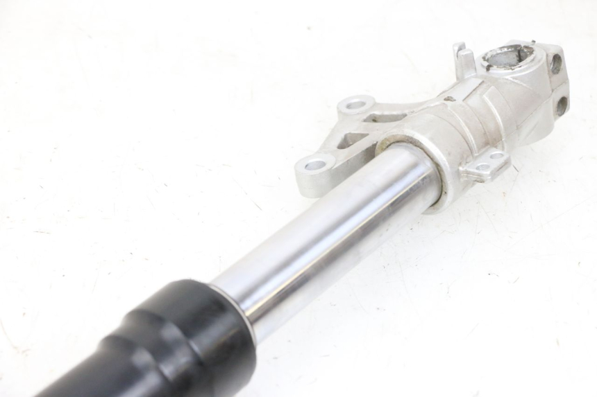 photo de BOTELLA HORQUILLA IZQUIERDA KSR CODE 125 (2018 - 2020) - Detalles de los puntos de fijación