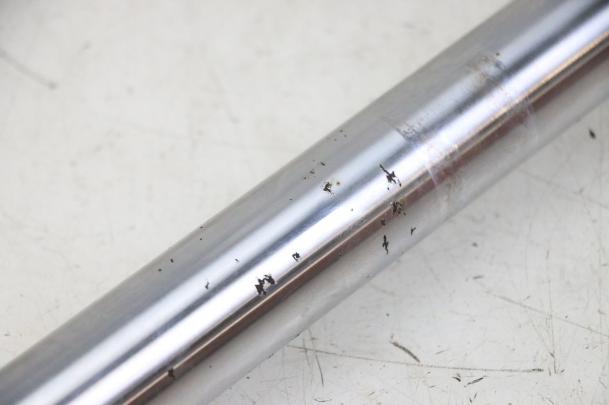 photo de BOTELLA HORQUILLA IZQUIERDA HONDA MTX TC02 125 (1987 - 1989) - Estado de la superficie y material