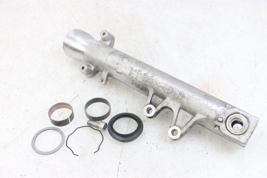 photo de TUBO DE HORQUILLA IZQUIERDA SUZUKI SV N 650 (1999 - 2002) - Primer plano técnico