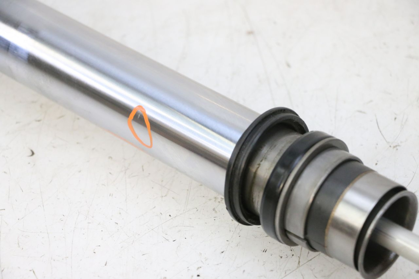 photo de BOTELLA HORQUILLA IZQUIERDA YAMAHA YZ 125 (1998 - 2005) - Detalle de la pieza