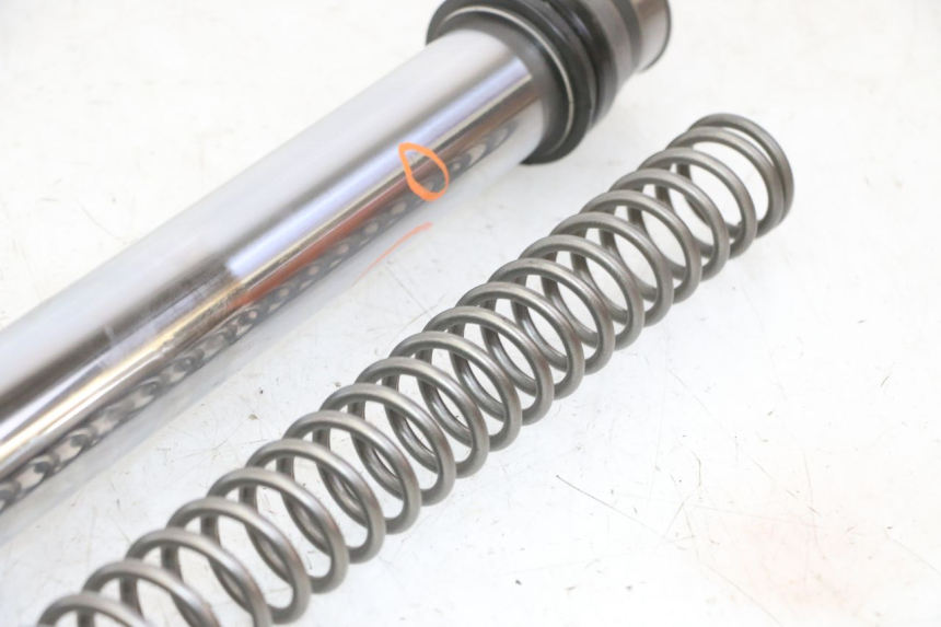 photo de BOTELLA HORQUILLA IZQUIERDA YAMAHA YZ 125 (1998 - 2005) - Zoom sobre los componentes