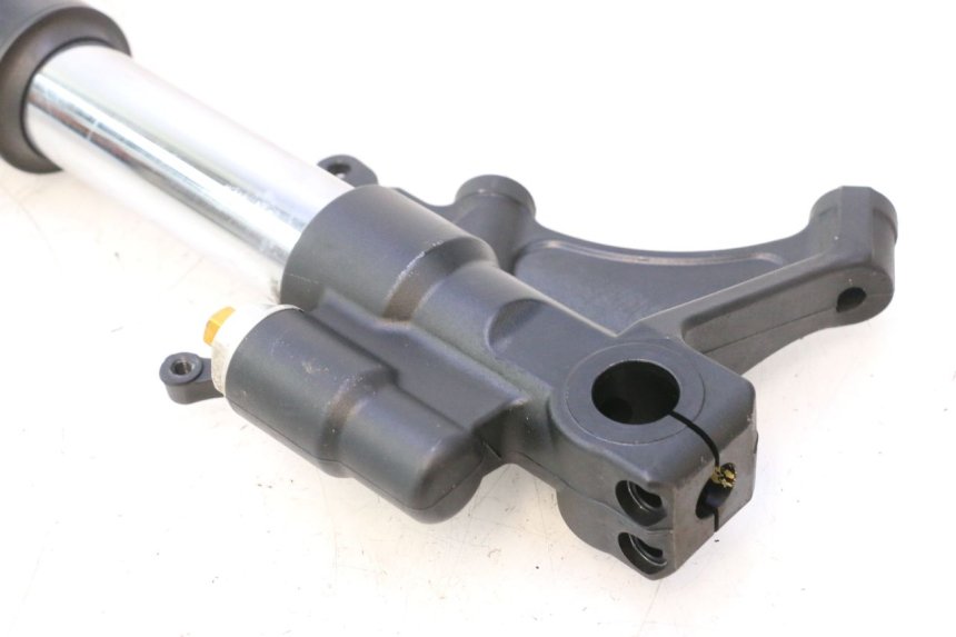 photo de BOTELLA HORQUILLA IZQUIERDA YAMAHA YZF R6 600 (2008 - 2009) - Primer plano técnico