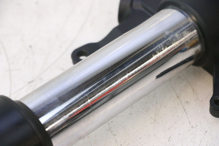 photo de BOTELLA HORQUILLA IZQUIERDA YAMAHA YZF R6 600 (2008 - 2009) - Marcados y referencias originales