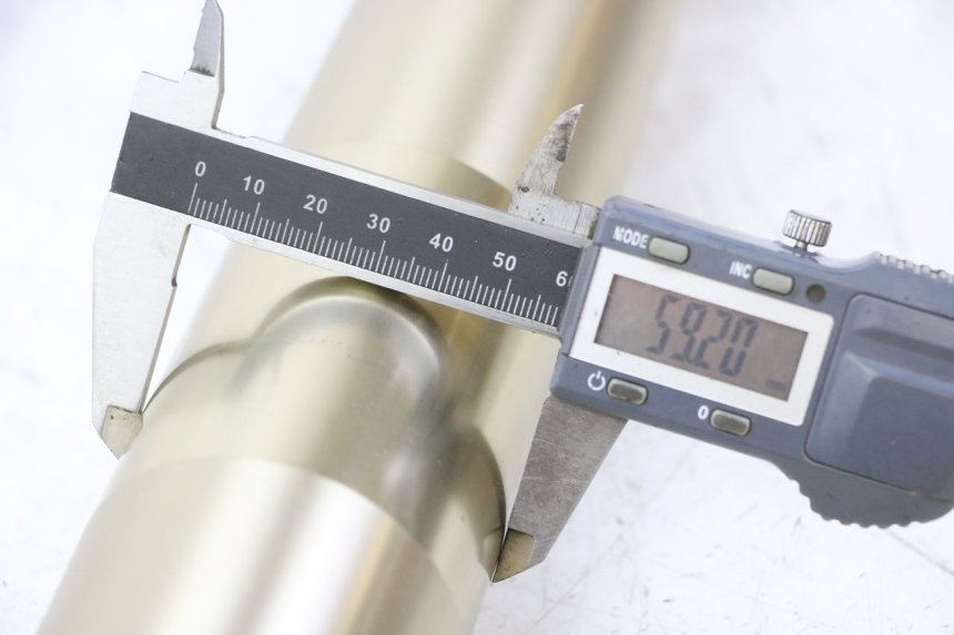 photo de BOTELLA HORQUILLA IZQUIERDA YAMAHA YZF YZ-F 450 (2014 - 2016) - Otra perspectiva