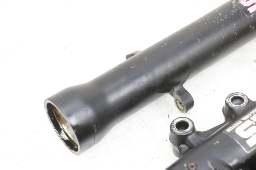 photo de BOTELLA HORQUILLA  KAWASAKI GPX R WARBIRD 600 (1988 - 1993) - Primer plano de alta resolución