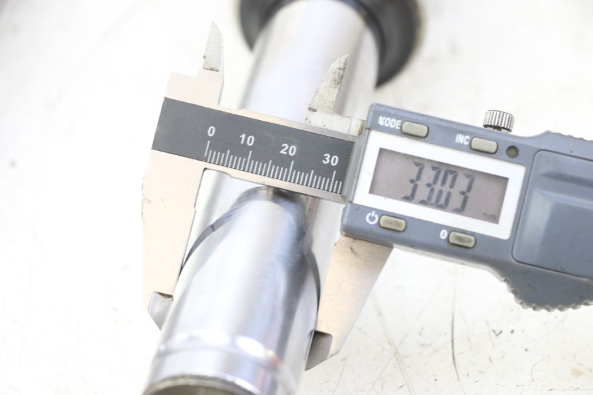 photo de BOTELLA HORQUILLA  HONDA NES AROBASE 125 (2000 - 2003) - Zoom estado de uso