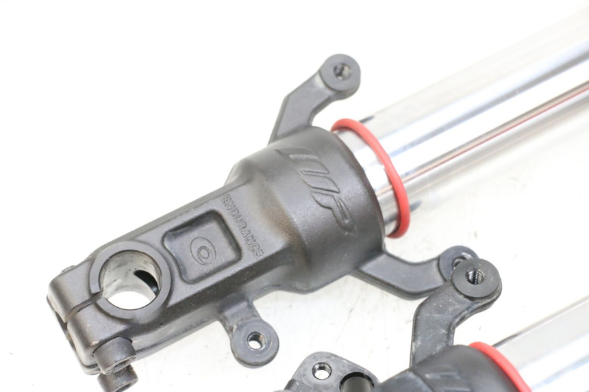 photo de BOTELLA HORQUILLA  HUSQVARNA SVARTPILEN 401 (2018 - 2023) - Otra vista del artículo