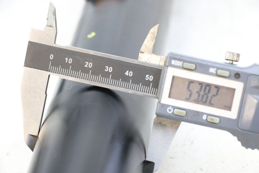 photo de BOTELLA HORQUILLA  HUSQVARNA SVARTPILEN 401 (2018 - 2023) - Zoom estado de uso