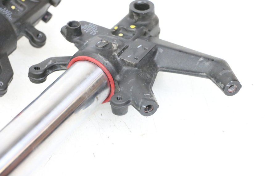 photo de BOTELLA HORQUILLA  HUSQVARNA SVARTPILEN 401 (2018 - 2023) - Vista general del producto