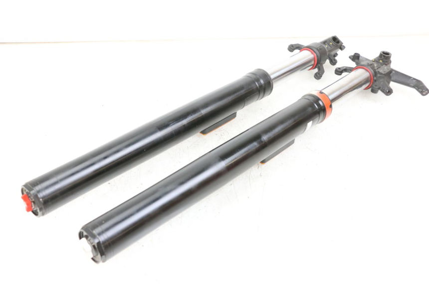 photo de BOTELLA HORQUILLA  HUSQVARNA SVARTPILEN 401 (2018 - 2023) - Estado de la superficie y material