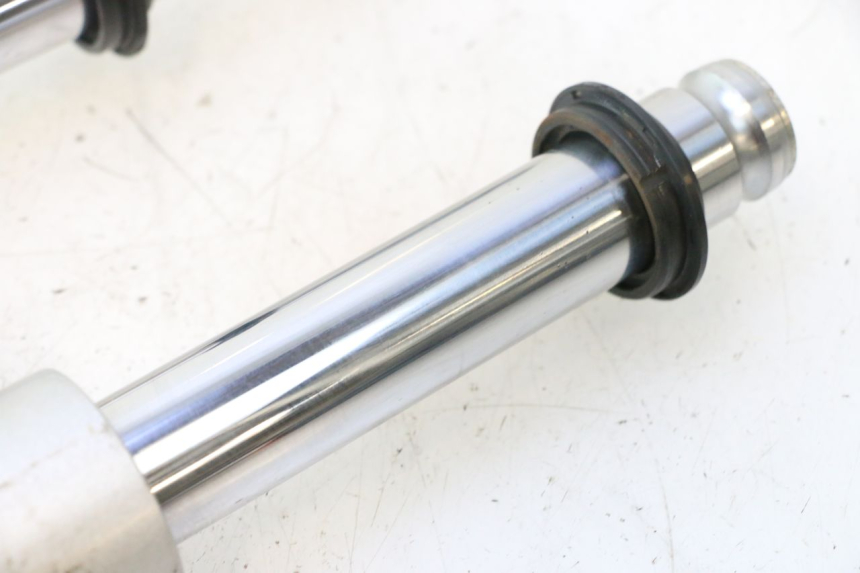 photo de BOTELLA HORQUILLA  PEUGEOT KISBEE 2T 50 (2010 - 2017) - Primer plano técnico