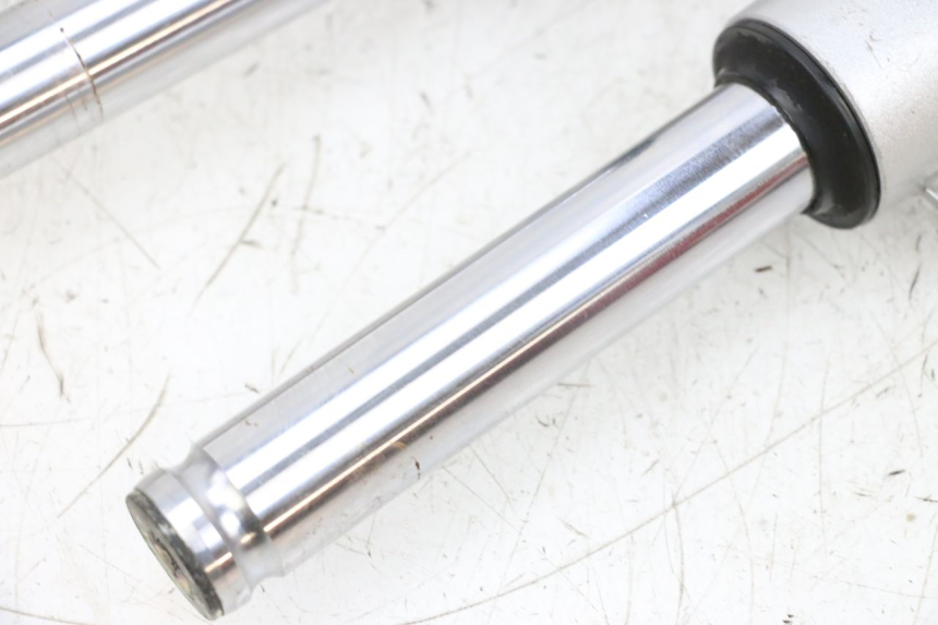 photo de BOTELLA HORQUILLA  PEUGEOT KISBEE 4T 50 (2018 - 2022) - Características distintivas